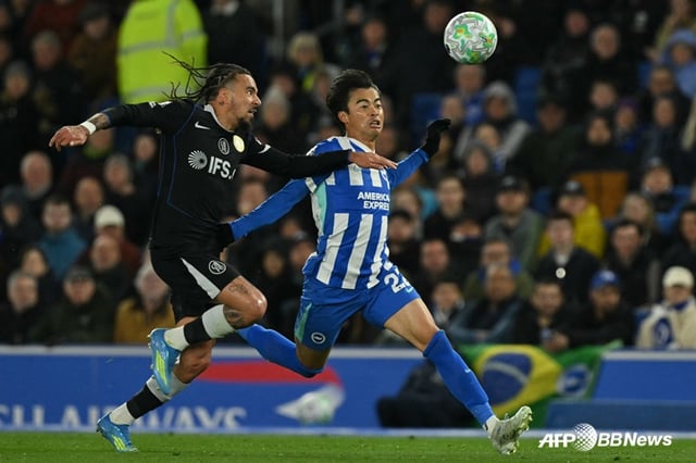 Kaoru Mitoma, delantero del Brighton (en el centro). /AFPBBNews=NEWS1