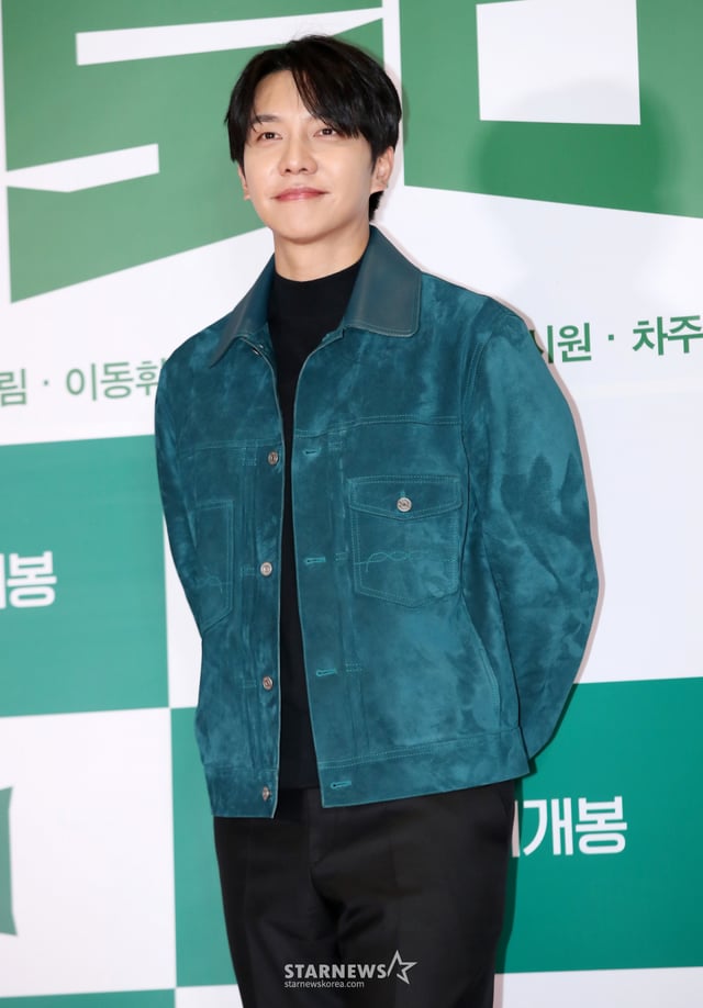 俳優イ·スンギが31日午後、ソウル松坡区ロッテワールドタワーロッテシネマで行われた映画「ロビー(監督ハ·ジョンウ)」VIP試写会に参加しポーズを取っている。 /2025.03.31 /写真=キム·フィソン hwijpg@