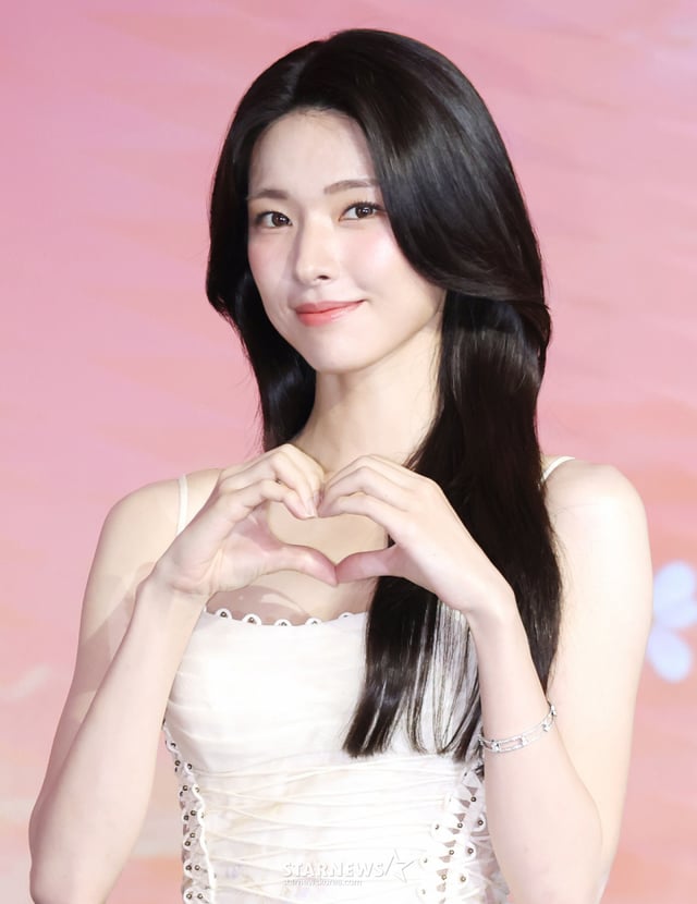 배우 하영이 5일 오전 서울 마포구 호텔 나루 서울 엠갤러리에서 진행된 넷플릭스 오리지널 시리즈 '이런 엿같은 사랑' 제작발표회에 참석해 포즈를 취하고 있다. /2026.08.05 /사진=이동훈 photoguy@