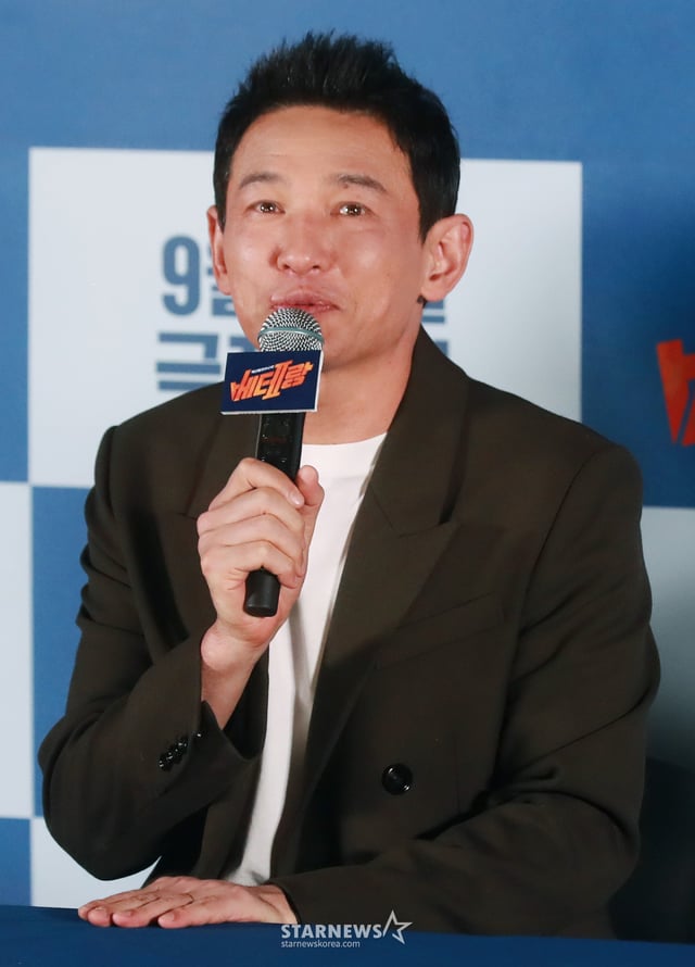 El actor Hwang Jeong-min respondió a preguntas en un evento de prensa y rueda de prensa para la película 'Veteran 2' (dirigida por Ryu Seung-wan), celebrado el 9 por la tarde en el CGV Yongsan I-Park Mall de Seúl. /foto=Lee Dong-hoon