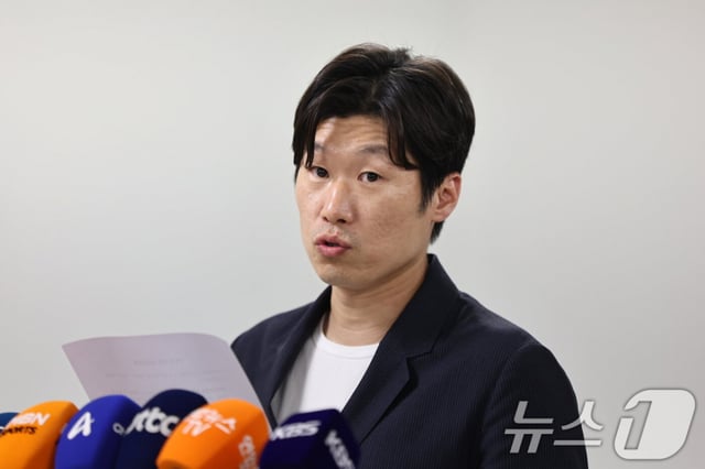 Park Ji-sung, presidente de la Comisión de Innovación del Fútbol Coreano (K), ofrece una rueda de prensa ante los medios tras finalizar la sexta reunión el día 11 en el salón de conferencias del segundo piso del Pabellón Seúl del Museo Nacional de Arte Contemporáneo, ubicado en Jongno-gu, Seúl. /foto=NEWS1