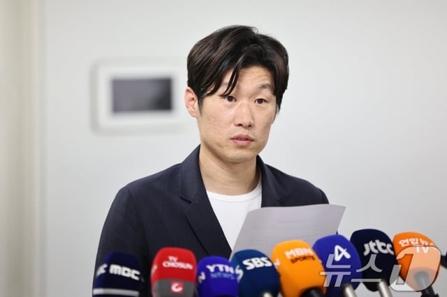 Park Ji-sung, presidente de la Comisión de Innovación del Fútbol Coreano (K), ofrece una rueda de prensa ante los medios tras finalizar la sexta reunión el día 11 en el salón de conferencias del segundo piso del Pabellón Seúl del Museo Nacional de Arte Contemporáneo, ubicado en Jongno-gu, Seúl. /Foto=NEWS1