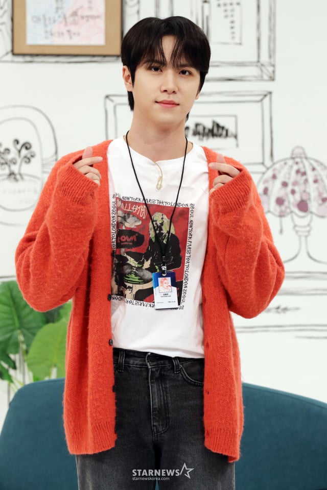 Group W.A.Y member Kim Dong-han is seen rehearsing for the U+ Idol Live live broadcast 'Adolascule Homecoming Day' at Bitmaru Broadcasting Center in Goyang, Gyeonggi Province, on the afternoon of the 19th. January 19, 2022