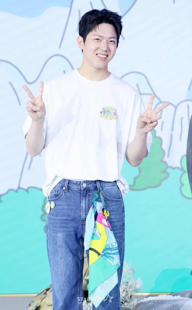 Day6's Dowoon posed at the Netflix variety show 'Why Are We Even Hiking?' press conference held on the 12th at Naru Hotel Seoul M Gallery in Mapo-gu, Seoul. /2026.08.12 /Photo=Kim Hwi-seon hwijpg@
