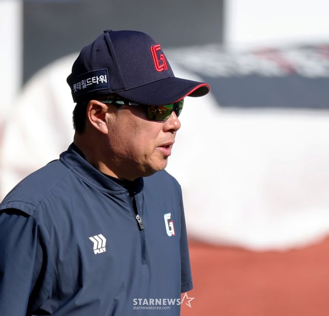 Lotte Giants manager Kim Tae-hyung. /Photo=Senior reporter Kang Young-jo