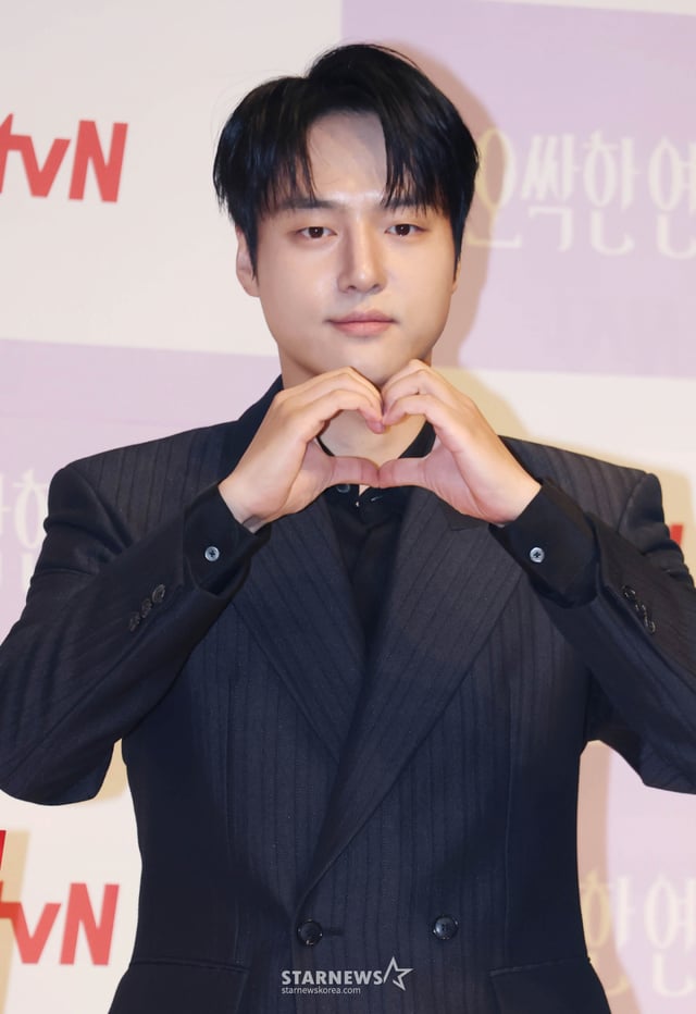 배우 양세종이 14일 오후 서울 강남구 엘리에나 호텔에서 진행된 tvN 토일드라마 오싹한연애 제작발표회에 참석해 포즈를 취하고 있다. 귀신을 보는 재벌 상속녀와 귀신을 가장 무서워하는 열혈 검사의 좌충우돌 오컬트 로맨스 '오싹한 연애'는 오는 18일 첫 방송된다. /2026.07.14 /사진=이동훈 photoguy@