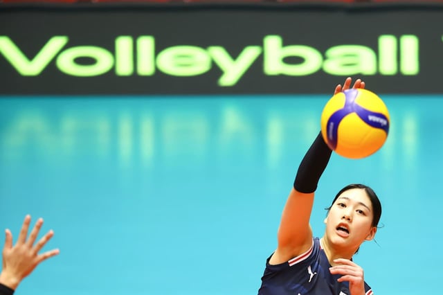 꽁격을 시도하고 있는 대한민국 17세 이하(U17) 여자배구 대표팀 손서연. /사진=FIVB 홈페이지 캡처