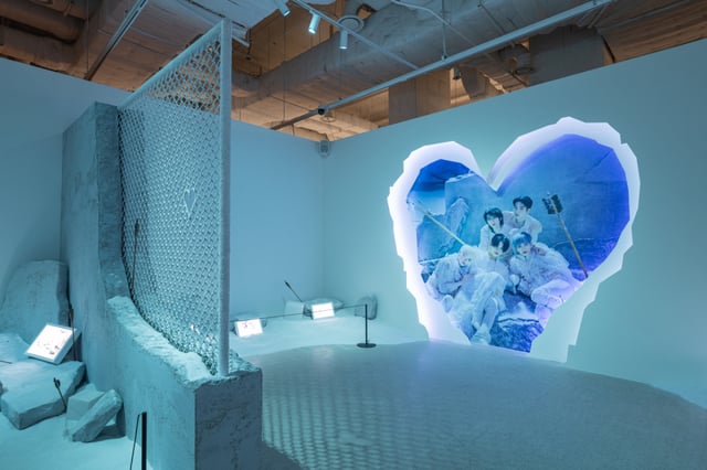 El próximo 13 se dará a conocer una exposición inmersiva que permite experimentar en un solo lugar la narrativa de los últimos siete años del grupo Tomorrow X Together.