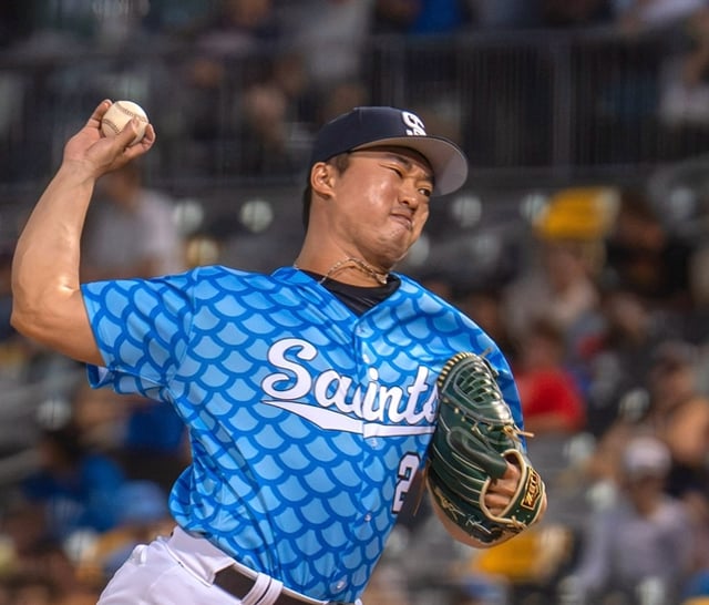 Koh Woo-seok đang ném bóng. /Ảnh=Trang SNS chính thức Saint Paul Saints