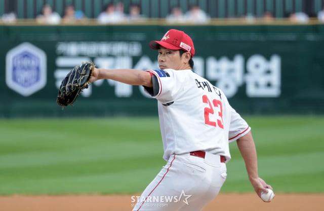 랜더스 일본인투수 타케다가 13일 랜더스필드에서 열린 2026KBO리그 SSG랜더스와 롯데자이언츠 경기에서 선발역투하고 있다. . 2026.08.13. /사진=강영조 선임기자