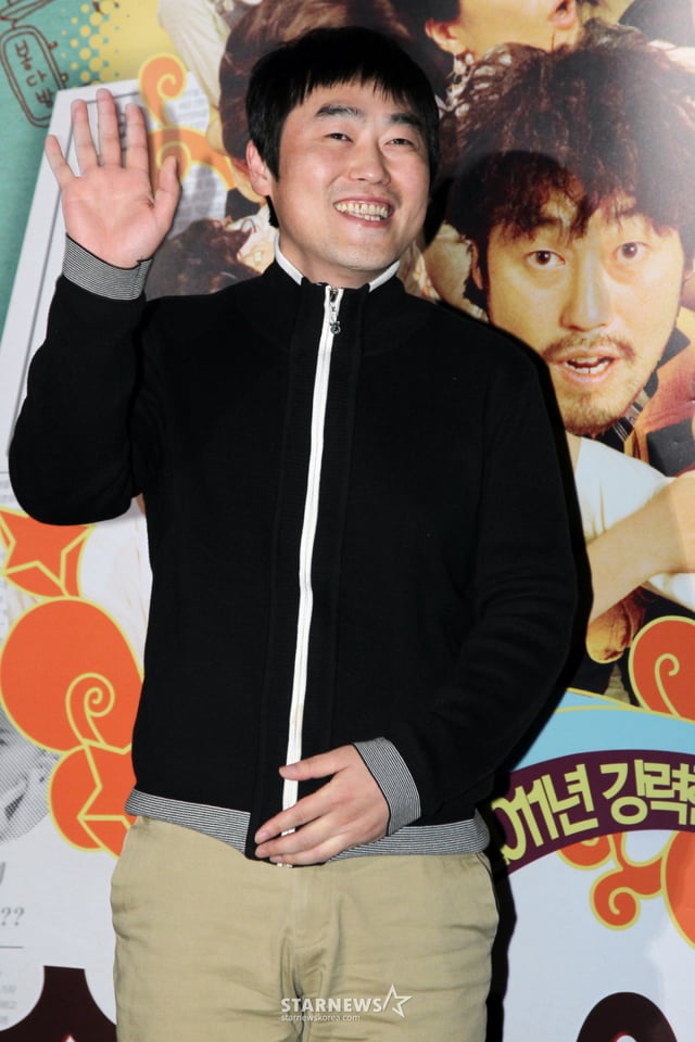 8일 오후 서울 롯데시네마 에비뉴엘에서 열린 영화 '수상한 이웃들' 언론시사회에 참석한 주연배우들이 포즈를 취하고 있다. 2011.04.08 /사진=임성균 기자 tjdrbs23@
