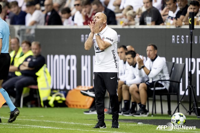 Huấn luyện viên Besiktas Vincenzo Italiano. /AFPBBNews=NEWS1