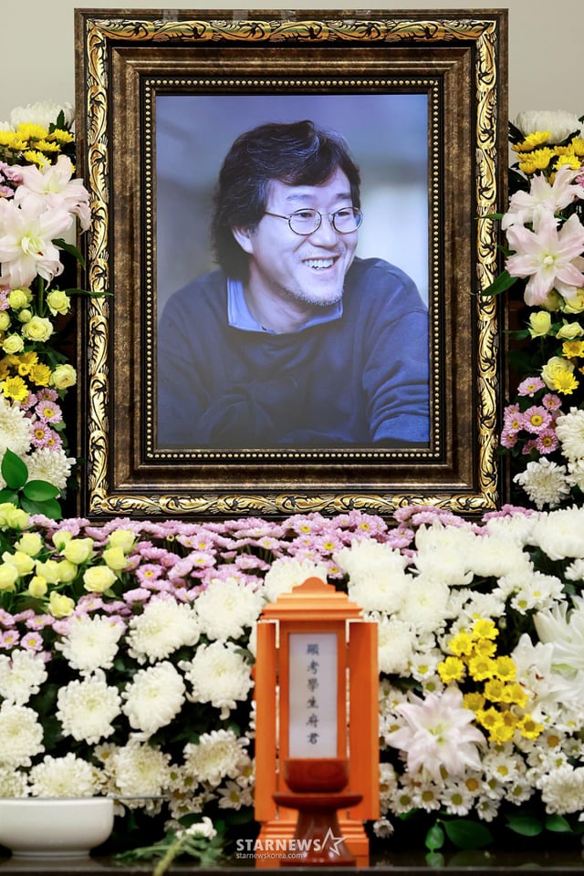 [서울=뉴시스] 사진공동취재단 = 14일 서울 종로구 서울대학교병원 장례식장에 고(故) 안판석 감독의 빈소가 마련돼 있다. 2026.08.14. photo@newsis.com /사진=류현주