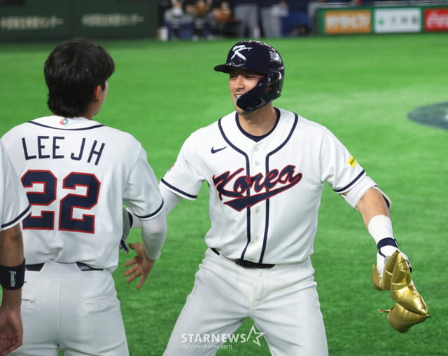 야구대표팀 6번타자 위트컴이 지난 3월 5일 도쿄돔에서 열린 2026WBC 도쿄POOL 개막 두번째경기 한국과 체코경기 3회말 1사후 좌월 솔로홈런을 터트린 후 홈인하고 있다. 2026.03.05. /사진=강영조 선임기자