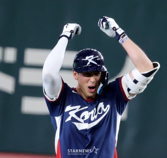 야구대표팀 6번타자 위트컴이지난 3월 9일 도쿄돔에서 열린 2026 WBC 도쿄POOL 대한민국과 호주 경기 8회초 노시환 대타로 나와 선두타자 2루타로 득점찬스를 만들고 있다.2026.03.08. /사진=강영조 선임기자
