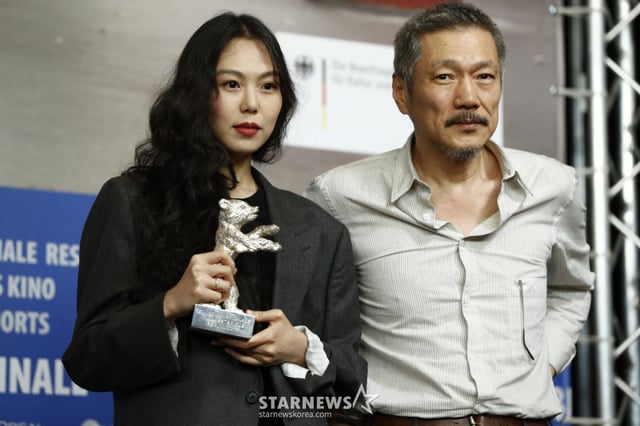 2017년 제67회 베를린국제영화제에 참석한 김민희와 홍상수 감독 /AFPBBNews=뉴스1