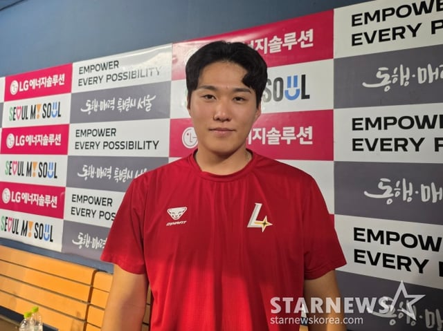 SSG 的崔珉俊在 14日蚕室对阵 LG 的比赛获胜后接受了媒体采访。/照片=金东润记者