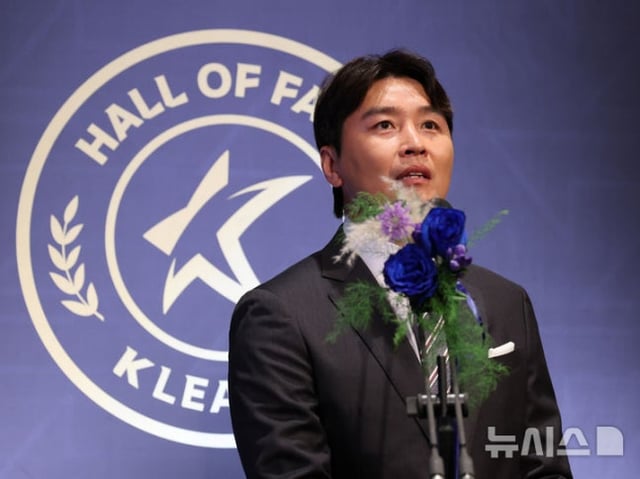 이동국 용인FC 테크니컬디렉터가 지난해 9월 서울 종로구 아산정책연구원에서 열린 제2회 K리그 명예의 전당 헌액식에서 선수 부문 데얀 추천사를 하고 있다. /사진=뉴시스