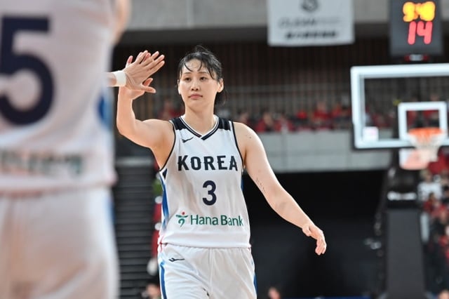 14日、東京で行われた日本との女子バスケットボール評価戦に出場した大韓民国女子バスケットボール代表チームのカン·イスル。 /写真=日本バスケットボール協会提供