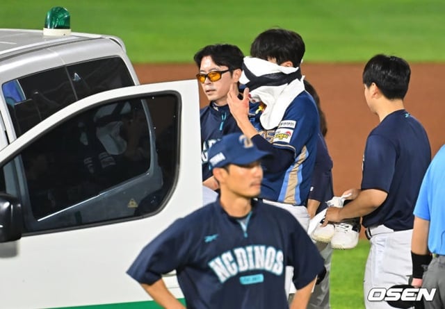 NC Lim Ji-min (en el centro) fue trasladado en ambulancia tras sufrir una lesión facial por un bateo de Rayeyes en el final del noveno inning, con dos outs y corredores en segunda base, durante el partido contra Busan Lotte el día 14.
