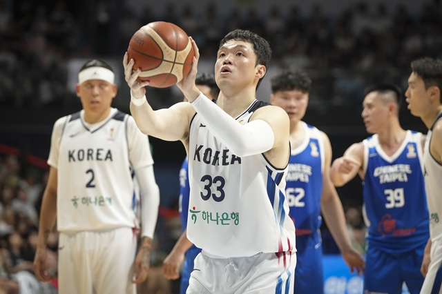 자유투에 집중하는 이승현. /사진=대한민국농구협회 제공