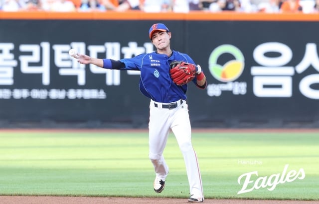 Shortstop Sim Woo-jun của Hanwha Eagles. /Ảnh=Hanwha Eagles cung cấp