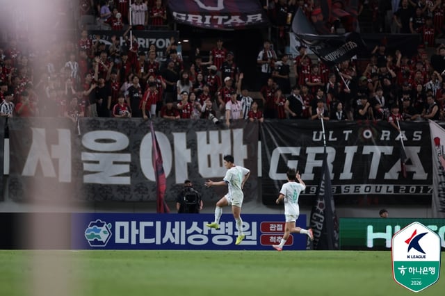 주민규(가운데)가 15일 서울월드컵경기장에서 열린 FC서울 대 대전 하나시티즌의 '하나은행 K리그 2026' 23라운드에서 골 세리머니를 하고 있다. /사진=한국프로축구연맹 제공