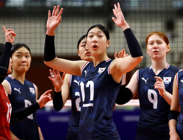 Son Seo-yeon (giữa). /ảnh=Chụp từ trang chủ chính thức FIVB