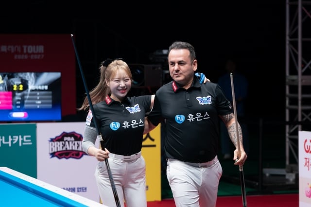 Hyumonsa's Kim E-eun (left) and Morales. /Photo=PBA Tour