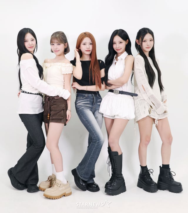 Las integrantes del grupo girl Rescene (RESCENE), May, Won-i, Live, Minami y Jena, posan para una entrevista con StarNews. /el 01 de 2026 /Foto=Lee Dong-hoon photoguy@