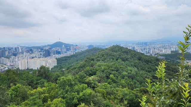 Panoramic view of Seoul seen from the summit of Bongsu-dae.