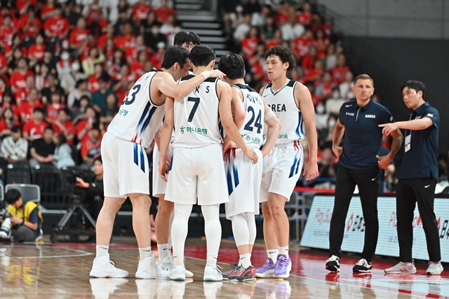 Equipo coreano Nam Ja-nong-gu (CEO). /Foto=Federación Japonesa de Baloncesto proporcionado
