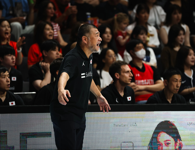 桶谷大日本バスケットボール代表チーム監督。 /写真=FIBA
