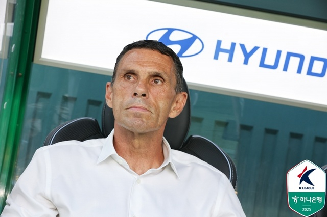 Former Jeonbuk Hyundai Motors manager Gus Poyet. /Photo=Korea Professional Football League