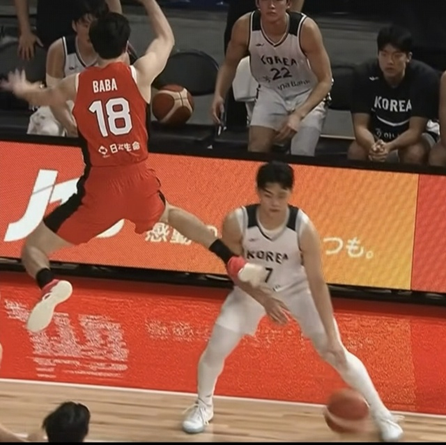 Scene of Bava Yudai's (left) foul. /Photo=Social media screenshot