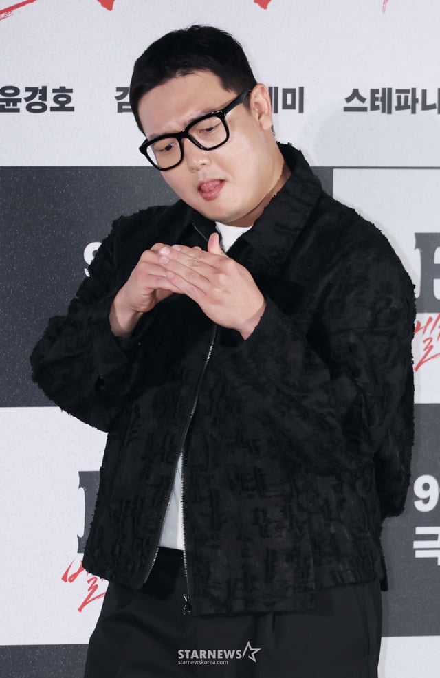 俳優キム·ミンホが18日午前、ソウルCGV龍山アイパークモールで行われた映画「タチャ:ベルゼブブの歌」製作発表会に参加しポーズを取っている。 オンラインカジノ事業で世の中をすべて手にしたと思っていたチャン·テヨン(ビョン·ヨハン)、そして彼のすべてを奪った同じ名前の親友パク·テヨン(ノ·ジェウォン)がグローバル賭博場で再び会って復讐の一戦を繰り広げることになるタチャシリーズの最後「タチャ:ベルゼブブブの歌」は9月23日封切りする。 /2026.08.18 /写真=イ·ドンフン photoguy@