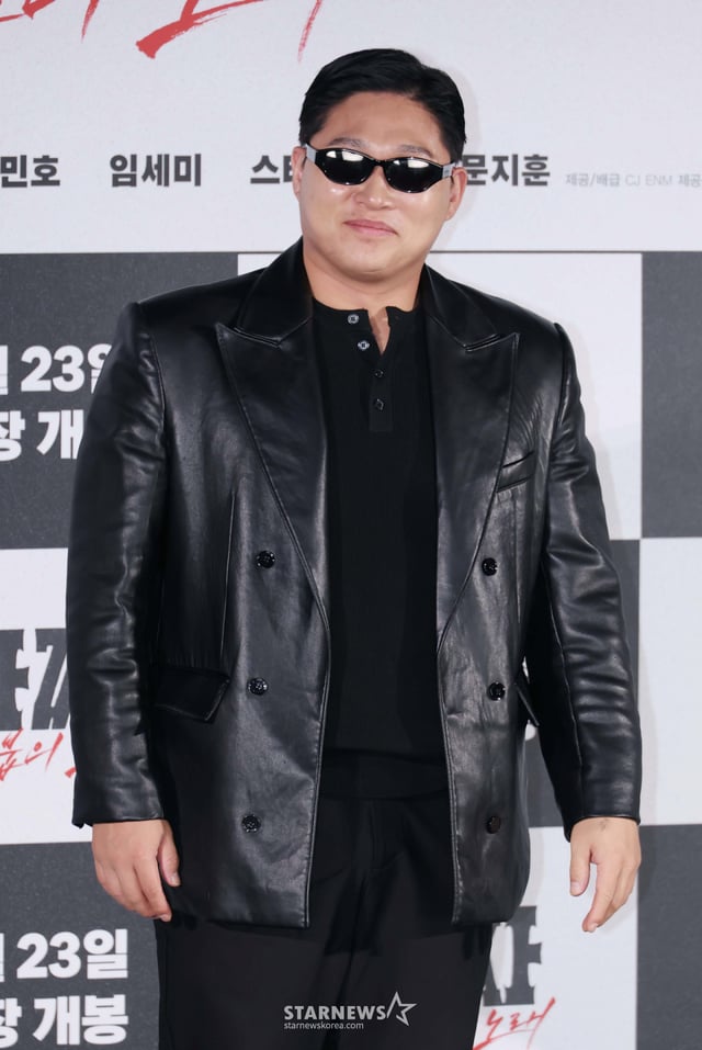 俳優ムン·ジフンが18日午前、ソウルCGV龍山アイパークモールで行われた映画「タチャ:ベルゼブブの歌」製作発表会に参加しポーズを取っている。 オンラインカジノ事業で世の中をすべて手にしたと思っていたチャン·テヨン(ビョン·ヨハン)、そして彼のすべてを奪った同じ名前の親友パク·テヨン(ノ·ジェウォン)がグローバル賭博場で再び会って復讐の一戦を繰り広げることになるタチャシリーズの最後「タチャ:ベルゼブブブの歌」は9月23日封切りする。 /2026.08.18 /写真=イ·ドンフン photoguy@