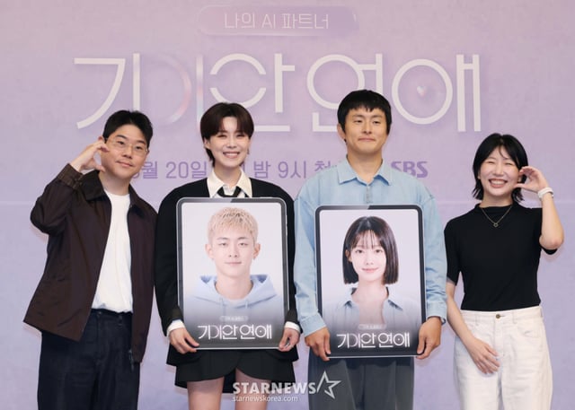 원승재PD, 장도연, 기안84, 손정민PD가 18일 오후 서울 양천구 목동 SBS에서 진행된 예능프로그램 '나의 AI파트너-기이안 연애' 제작발표회에 참석해 포즈를 취하고 있다. 인간 대표’ 3인이 ‘AI 파트너’와 직접 데이트하며 AI의 가능성과 한계를 관찰하는 발칙한 연애 실험 '나의 AI파트너-기이안 연애'는 오는 20일 첫 방송된다. /2026.08.18 /사진=이동훈 photoguy@