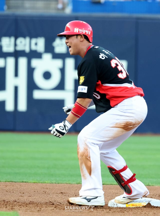 기아 7번타자 하주석이 30일 대구삼성라이온즈파크에서 열린 2026KBO리그 삼성라이온즈와 기아타이거즈 경기 2회초 무사 1,3루에서 1타점 2루타로 출루하고 있다. 이어 김태군의 좌월 3점홈런이 터지며 5-0으로 앞서는 기아. 2026.07.30. 오호라..... 여유있게 슬리이딩 2루안착 /사진=강영조 cameratalks@