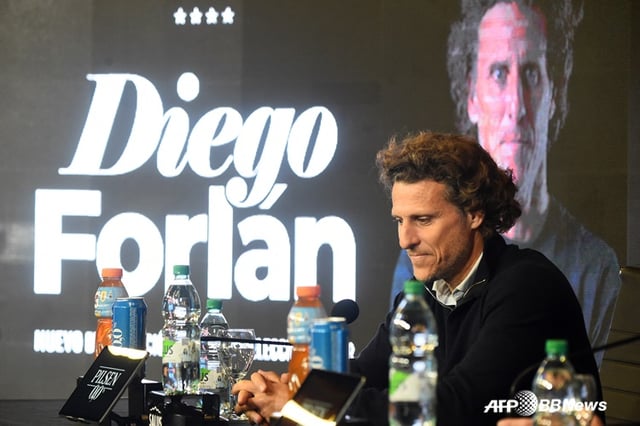 Huấn luyện viên Diego Forlán của đội tuyển bóng đá Uruguay. /AFPBBNews=NEWS1