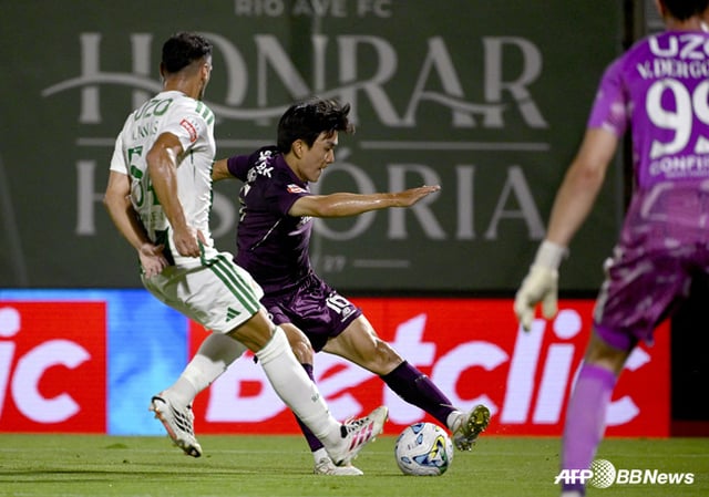 Hwang In-beom (center) focusing on the match. /AFPBBNews=NEWS1