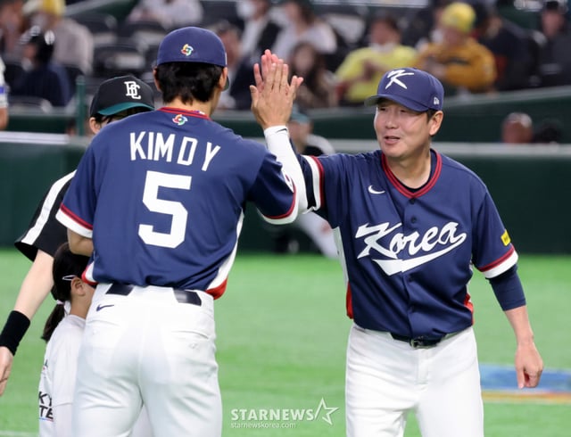 野球代表チームのリュ·ジヒョン監督が3月9日、東京ドームで開かれた2026WBC東京POOL大韓民国と豪州の試合でオープニングセレモニーに参加している。 026.03.08. /写真=カン·ヨンジョ cameratalks@