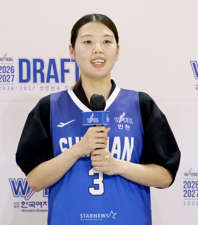 The 2026–2027 season WKBL rookie player draft was held on the 19th at Cheongju Gymnasium in Cheongju City. After being selected as the first overall pick in the first round by Shinhan Bank, Kaneda Mana (Osaka University of Human Sciences) shares her thoughts. /Photo=Chief correspondent Kim Jin-kyung.