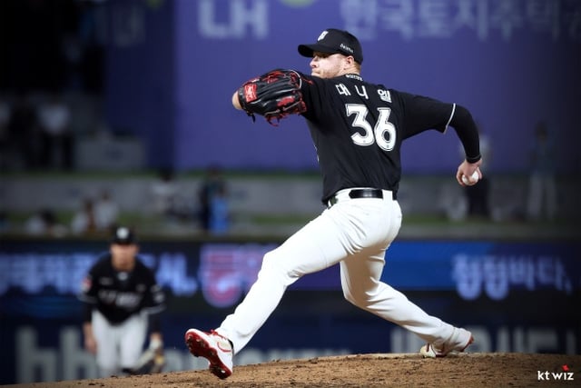 KT's Daniel threw a strong game during the match against NC on the 13th in Changwon. /Photo=KT Wiz provided