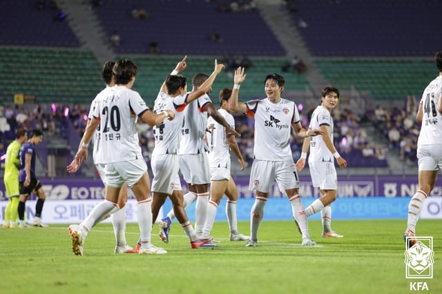 'Jugadores del JejuSK celebran tras el gol inicial. /Foto=Proporcionado por la Asociación Coreana de Fútbol'