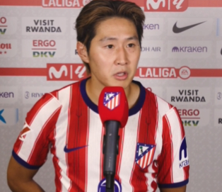 Lee Kang-in is seen responding in an interview with the official La Liga channel after scoring his debut goal for Atletico Madrid. /Photo=Atletico Madrid official social networking service (SNS) video screenshot