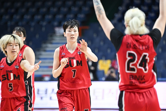 부산 BNK 선수단. /사진=WKBL 제공