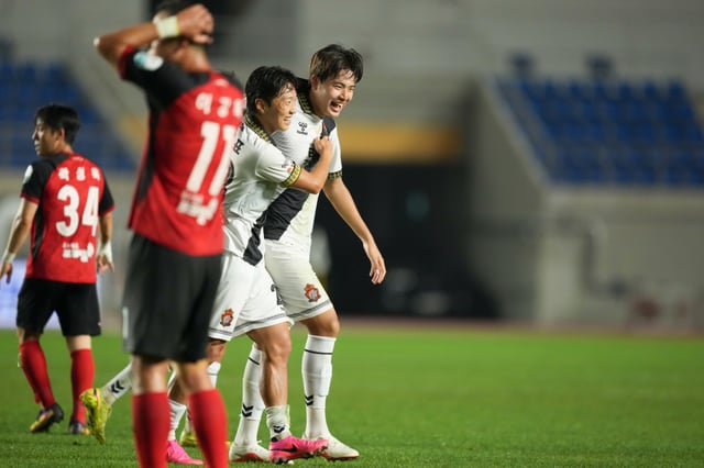 경남FC 공격수 김현오(오른쪽). /사진=경남FC 제공