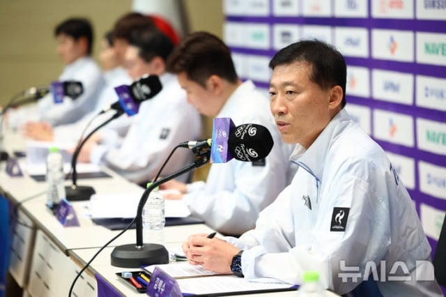 Kim Taek-soo, director del campamento, pronunció un discurso durante el Día de Medios D-30 de los Juegos Asiáticos de Aichi-Nagoya 2026 celebrado en el Campamento Nacional de Atletas de Jincheon, provincia de Chungbuk, la tarde del día 20. /Foto=NEWSIS
