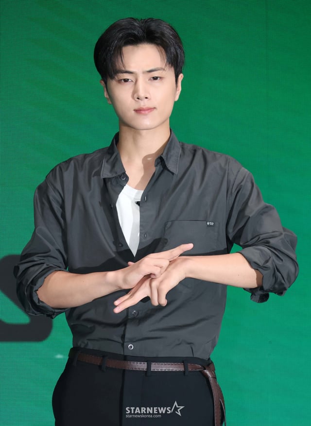 그룹 엔하이픈(ENHYPEN) 제이가 20일 오후 서울 용산구 몬드리안 서울 이태원 호텔에서 진행된 미니 8집 ‘THE SIN : BLISS’ 발매기념 기자간담회에서 포즈를 취하고 있다. 이번 앨범은 ‘함께하는 것 자체가 축복(Bliss)’이라는 의미를 중심으로 사랑의 이야기를 이어간다. /2026.08.20 /사진=이동훈 photoguy@